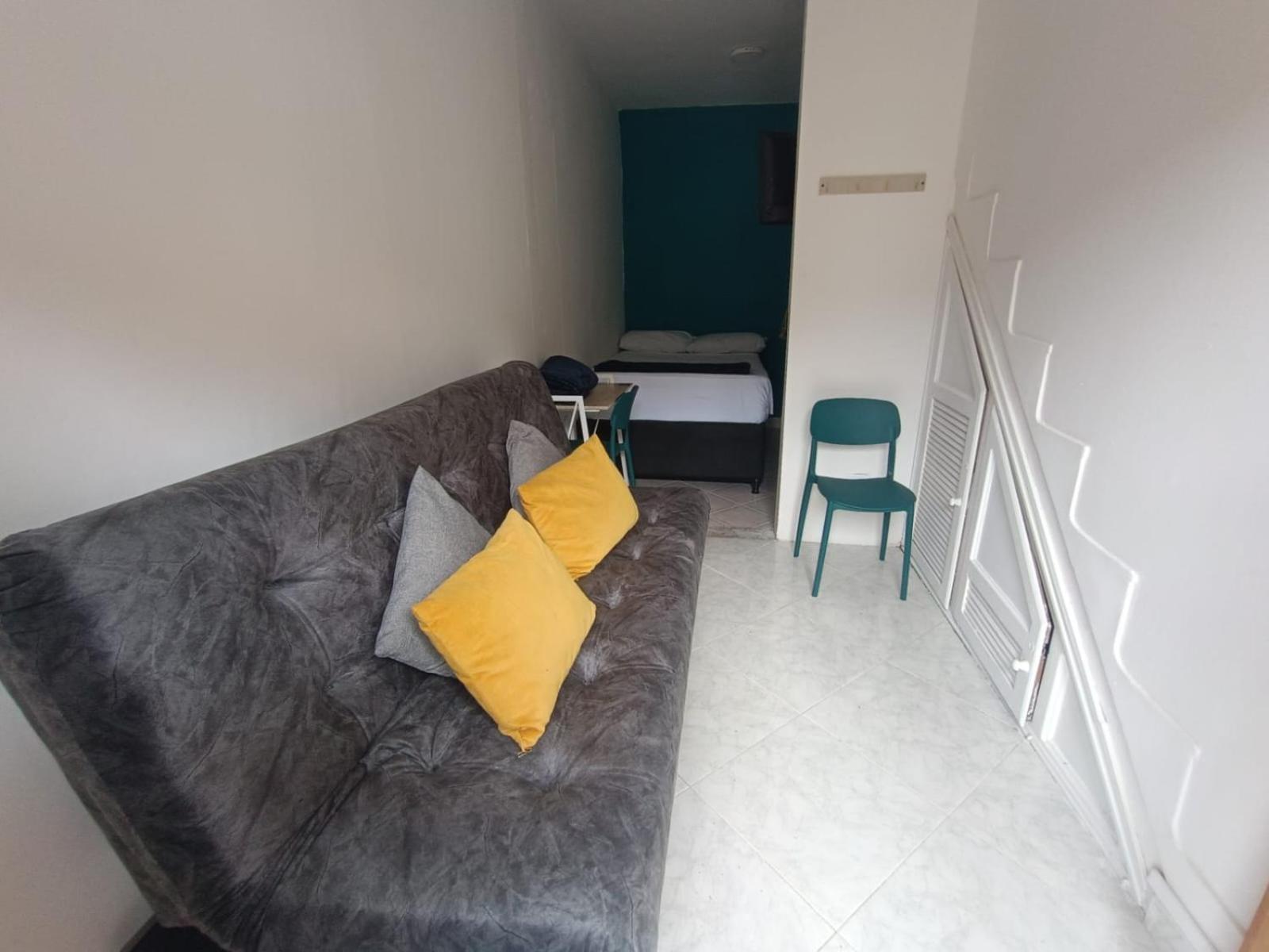 Confortable En Amoblado * Jardin
